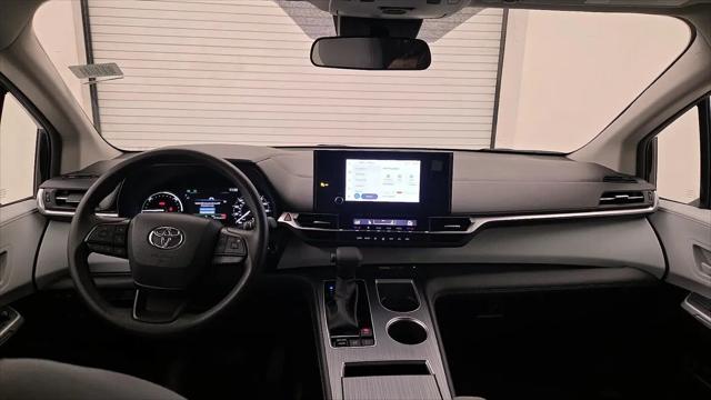 2025 Toyota Sienna LE
