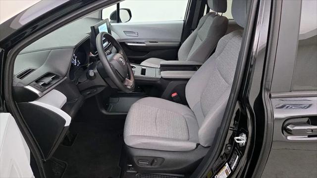2025 Toyota Sienna LE