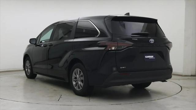 2025 Toyota Sienna LE