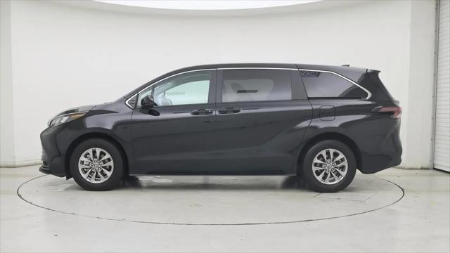 2025 Toyota Sienna LE