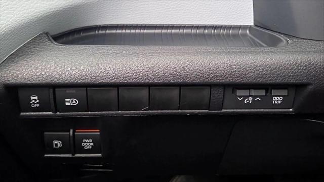 2025 Toyota Sienna LE