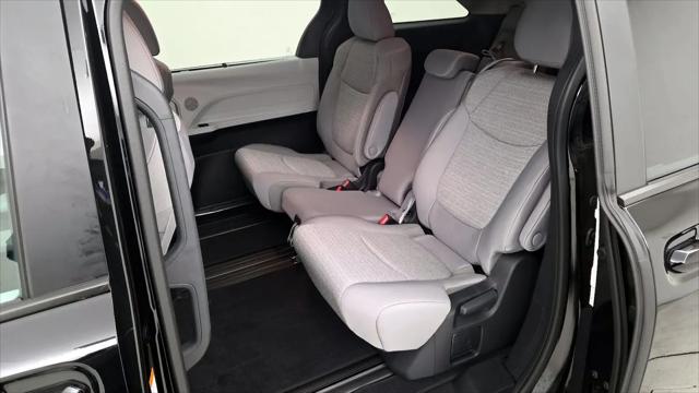 2025 Toyota Sienna LE