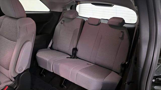 2025 Toyota Sienna LE