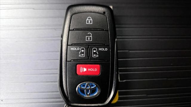 2025 Toyota Sienna LE