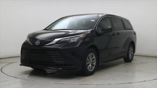 2025 Toyota Sienna LE