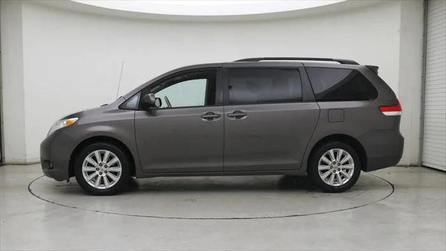 2014 Toyota Sienna XLE 7 Passenger