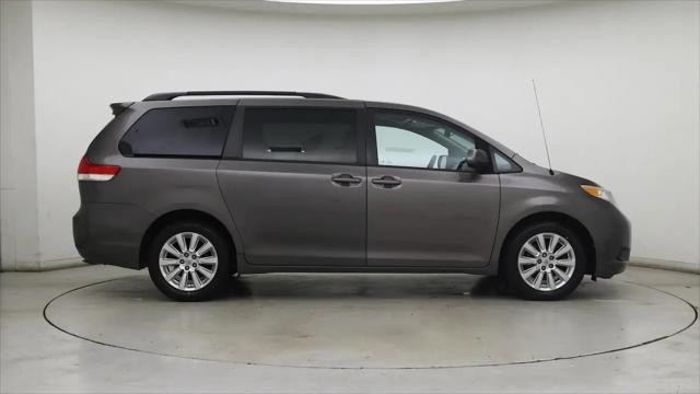 2014 Toyota Sienna XLE 7 Passenger