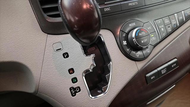 2014 Toyota Sienna XLE 7 Passenger
