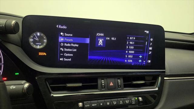2022 Lexus ES 300h Luxury