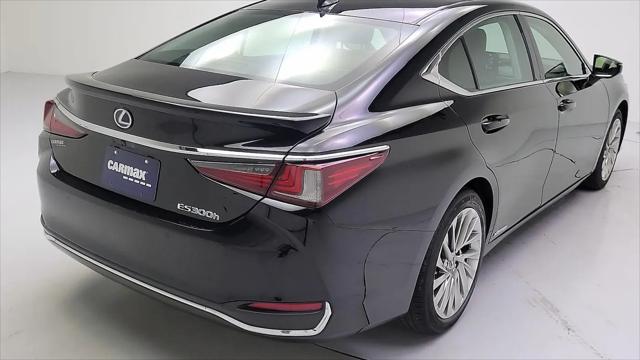 2022 Lexus ES 300h Luxury