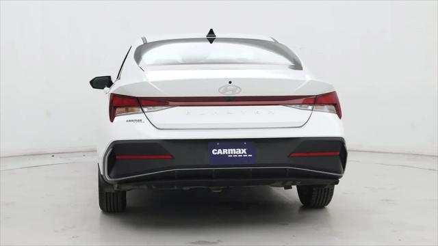 2025 Hyundai Elantra SE