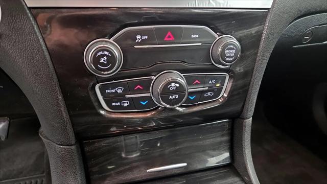 2015 Chrysler 300 Limited