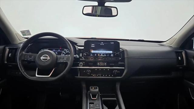 2022 Nissan Pathfinder SL 2WD