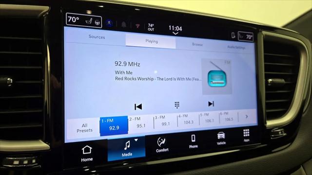 2025 Chrysler Pacifica Select