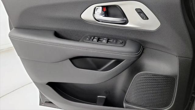 2024 Chrysler Pacifica Limited AWD