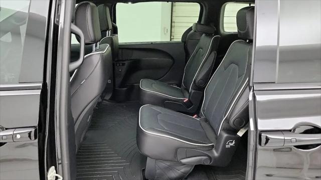 2024 Chrysler Pacifica Limited AWD