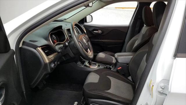 2016 Jeep Cherokee Sport