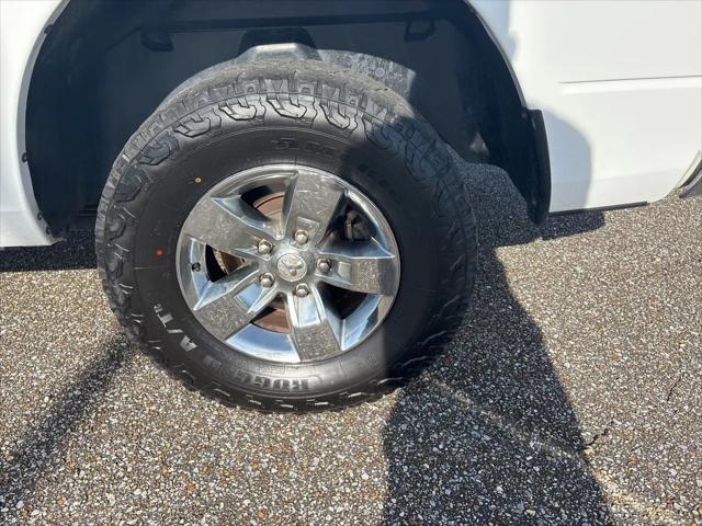 2023 Ram 1500 Classic SLT Crew Cab 4x4 5'7" Box