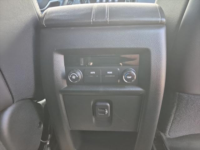 2023 Chevrolet Traverse AWD LT Leather