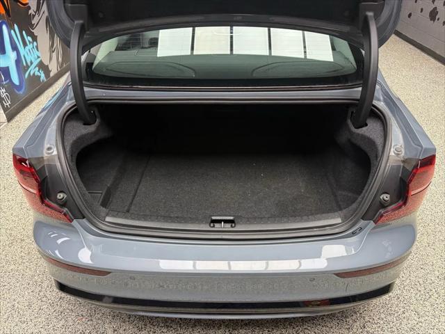 2024 Volvo S60 B5 Core Dark Theme