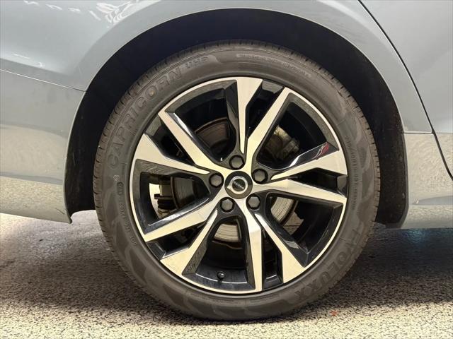 2024 Volvo S60 B5 Core Dark Theme