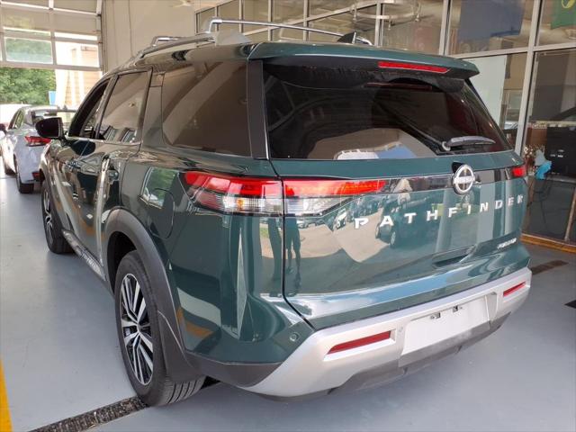 2024 Nissan Pathfinder Platinum FWD