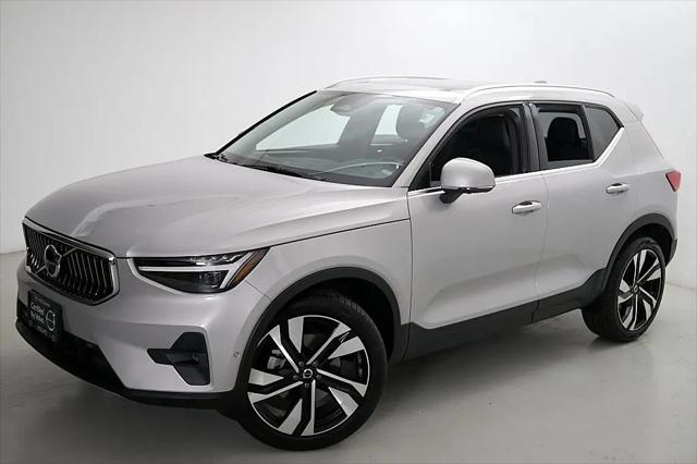 2023 Volvo XC40 B5 Ultimate Bright Theme