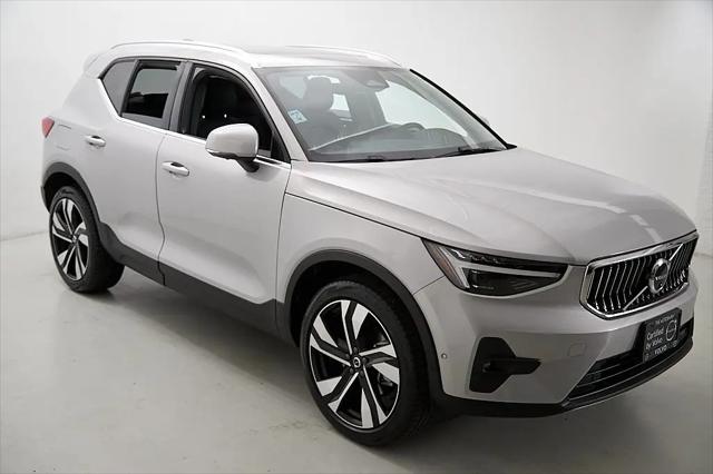 2023 Volvo XC40 B5 Ultimate Bright Theme