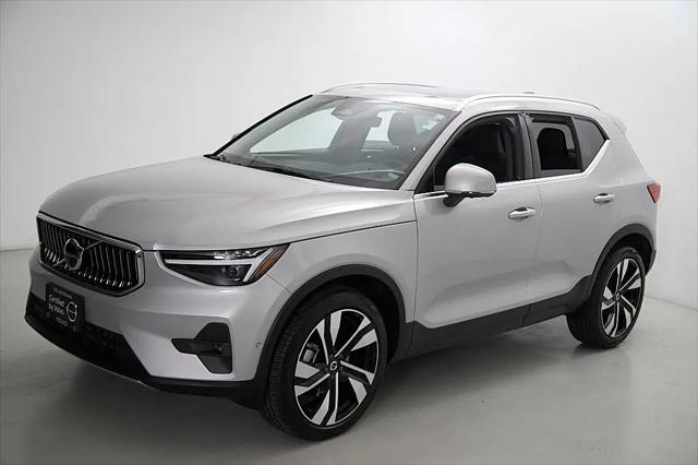 2023 Volvo XC40 B5 Ultimate Bright Theme