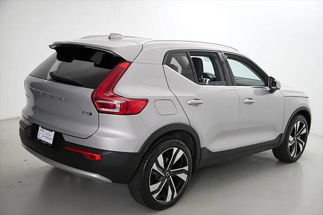 2023 Volvo XC40 B5 Ultimate Bright Theme