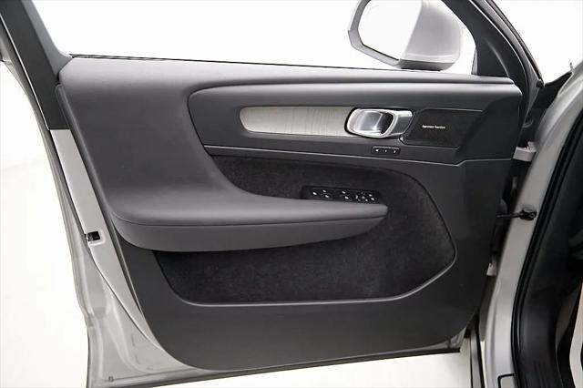 2023 Volvo XC40 B5 Ultimate Bright Theme