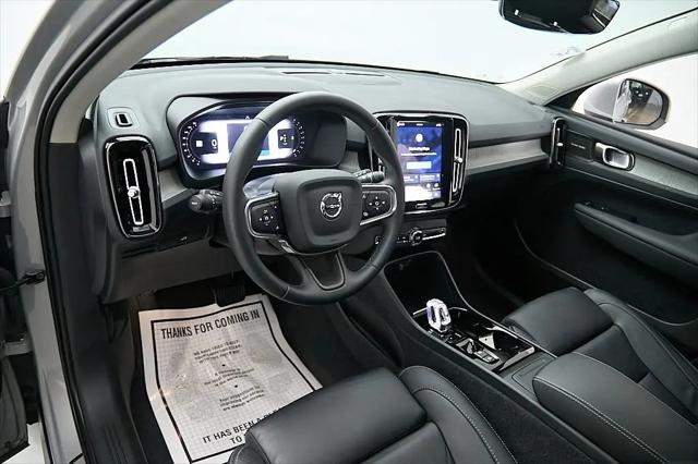 2023 Volvo XC40 B5 Ultimate Bright Theme