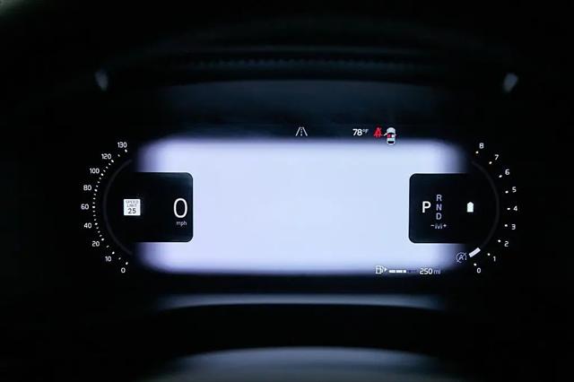 2023 Volvo XC40 B5 Ultimate Bright Theme