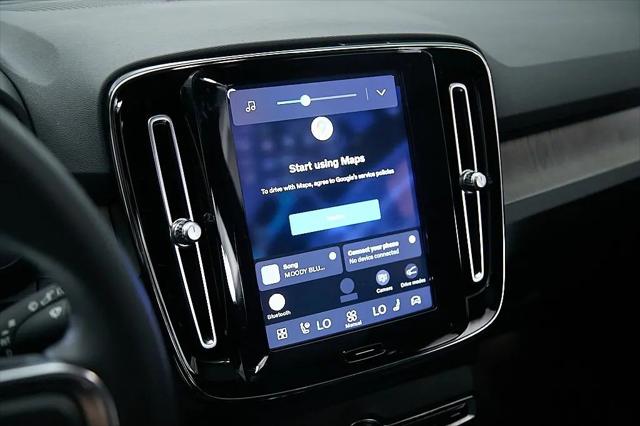 2023 Volvo XC40 B5 Ultimate Bright Theme