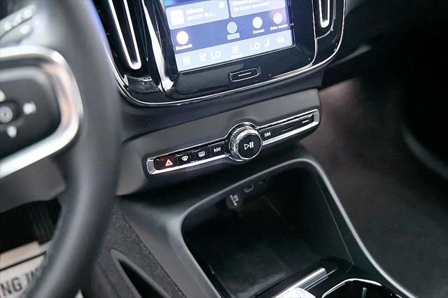 2023 Volvo XC40 B5 Ultimate Bright Theme