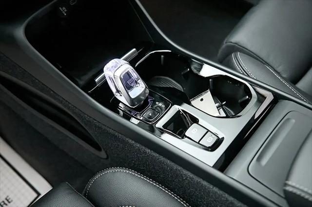 2023 Volvo XC40 B5 Ultimate Bright Theme