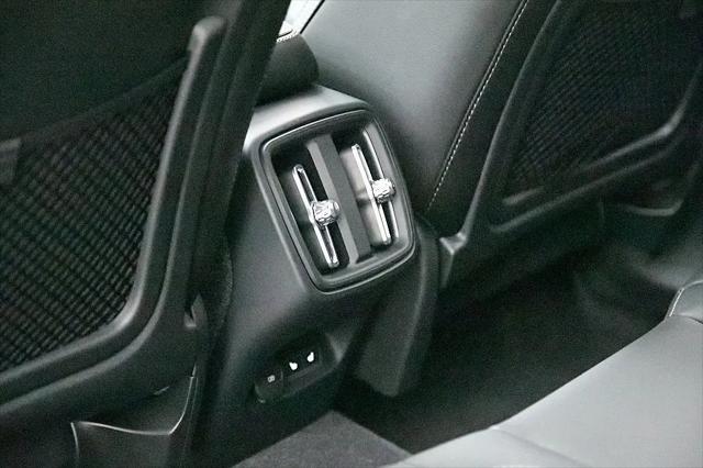 2023 Volvo XC40 B5 Ultimate Bright Theme