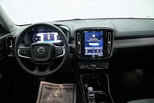 2023 Volvo XC40 B5 Ultimate Bright Theme