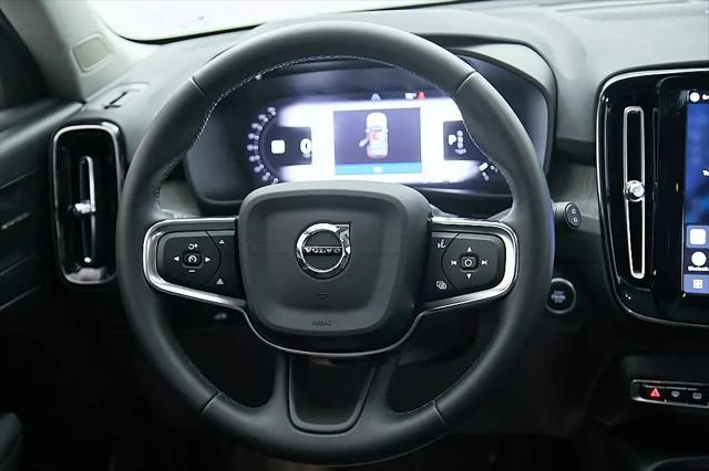 2023 Volvo XC40 B5 Ultimate Bright Theme