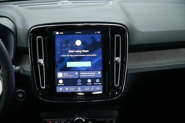 2023 Volvo XC40 B5 Ultimate Bright Theme