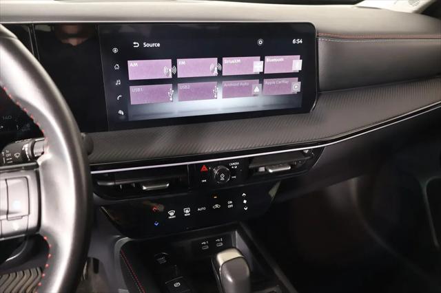 2025 Nissan Kicks SR FWD