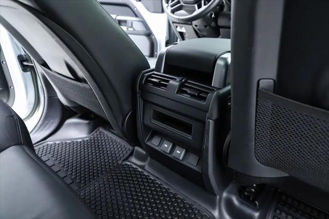 2023 Land Rover Defender 110 X-Dynamic SE