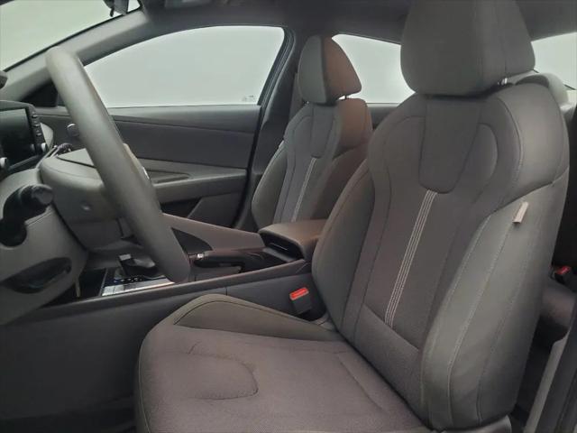 2022 Hyundai Elantra SE