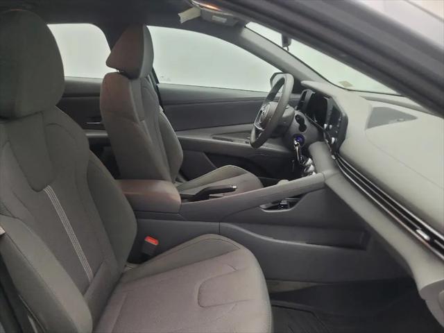 2022 Hyundai Elantra SE