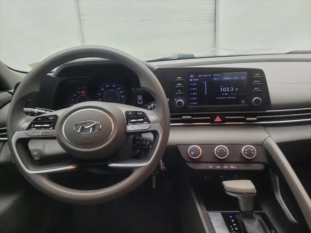 2022 Hyundai Elantra SE