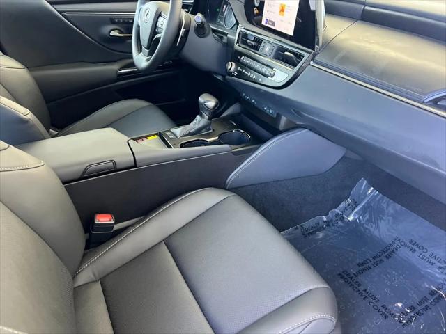 2025 Lexus ES 300h ES 300h