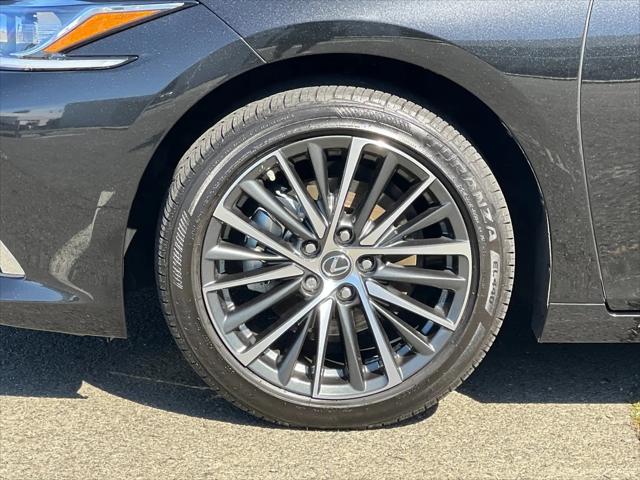 2025 Lexus ES 300h ES 300h