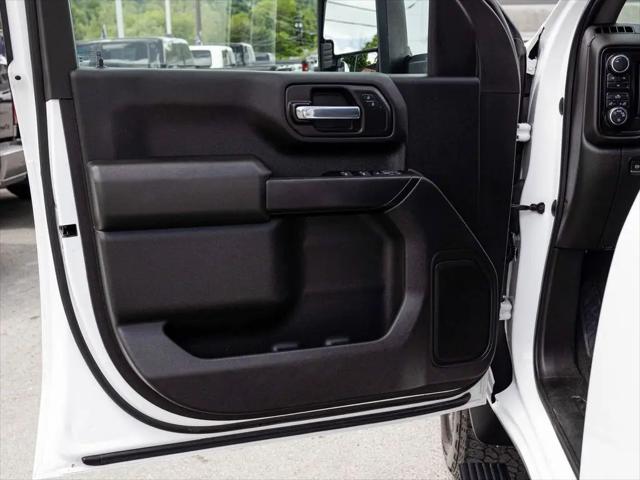 2023 Chevrolet Silverado 2500HD 4WD Crew Cab Standard Bed Custom