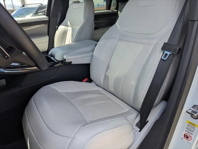 2025 Land Rover Range Rover Sport P360 SE