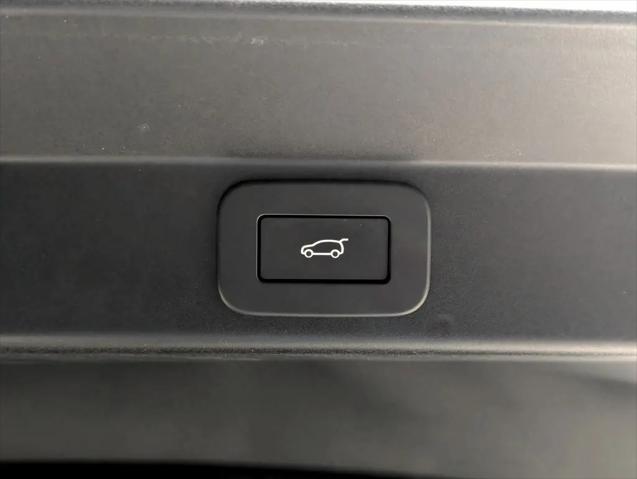 2025 Land Rover Range Rover Sport P360 SE